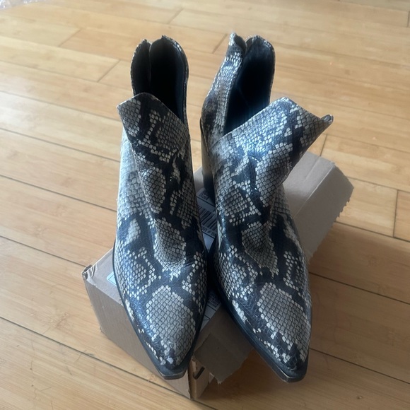 Vince Camuto Shoes - Vince Camuto Black and Gray Snakeskin Ankle Boots